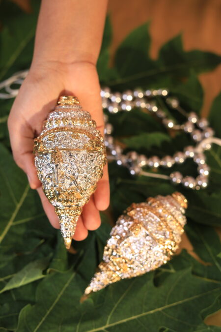 Giforia Divine Ganesha Shankh 🐚🙏✨ | Silver–Gold Carved Blessings Conch